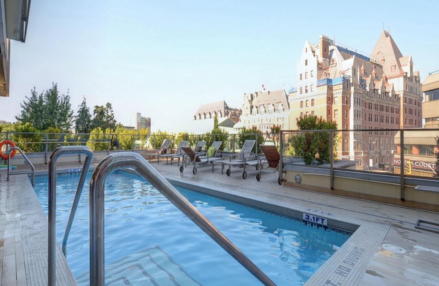 Magnificent King Suite w/Harbour Views & Pool