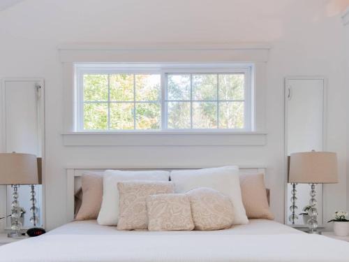 Mahone Bay Hide-Away