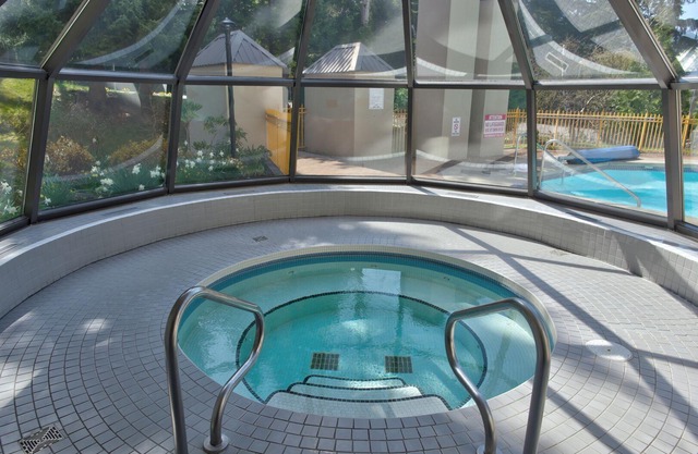 Marquise 206 Cozy Quiet 1 bedroom/1.5 bath Suite, Pool, Forest View, Ski in/Ski out