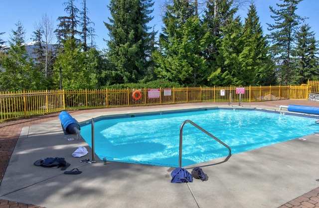 Marquise 316 1 bed/1 bath Suite, Pool, Ski in/Ski out on Blackcomb Mountain