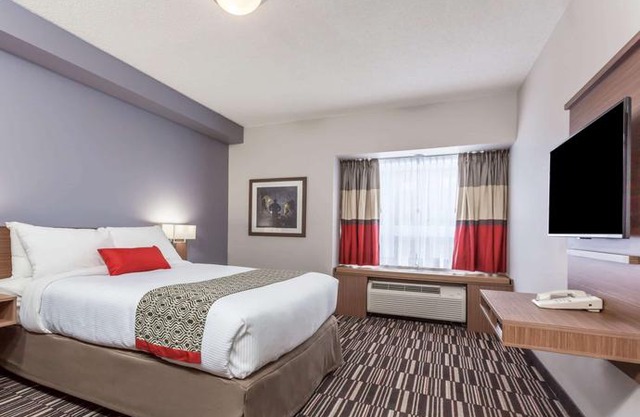 Microtel Inn & Suites by Wyndham Kirkland Lake