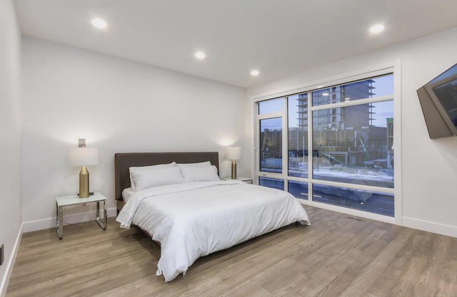 NEW LUXURY TOWNHOME UNIT 25