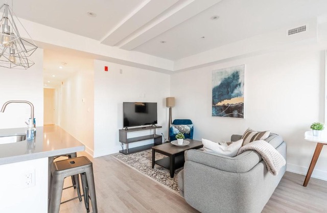 NEWLY RENOVATED - Luxury 3BR Apartment - Steps to High Park!