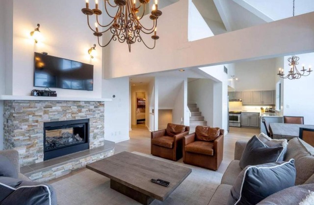 Northern Lights 31 by MC Luxury Rentals