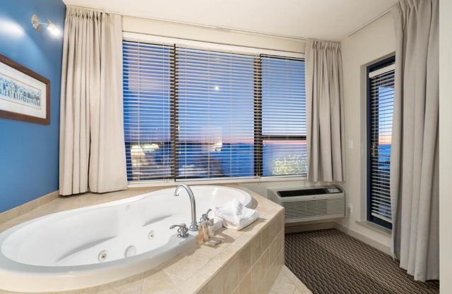 Ocean Promenade Hotel 