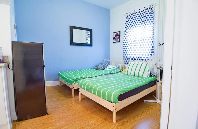 One Bedroom Cozy apt near Kensington Market Unit 7 by Elevate Rooms