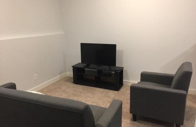 One-Bedroom Lower Suite Apartment #37 Sunalta Downtown