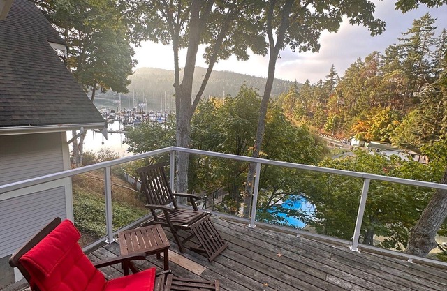 Pender Island Cottage 