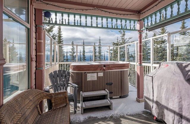 Perfect Vacation Home for your Entire Family w/Private Hot Tub & Pet Friendly!