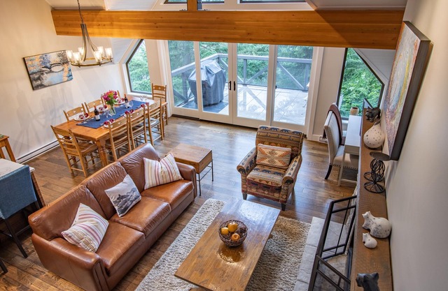 Pinnacle Ridge 36 - Ski in Ski out, Newly Renovated, Private Hot Tub, Wood Fireplace