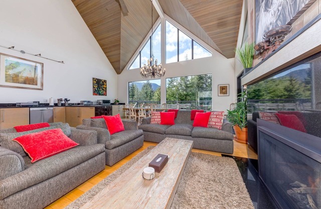Pinnacle Ridge 5 - Ski in Ski out, Private Hot Tub, Gas Fireplace