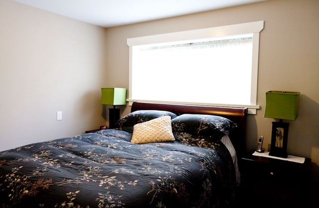 Private Patio, Walk to Beach, Gas F/P, Pet Friendly