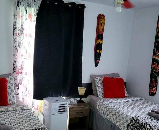 Quiet cozy apartment next to highway wifi+netflix