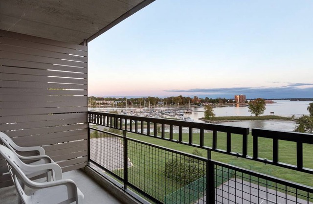 Ramada by Wyndham Belleville Harbourview Conference Center
