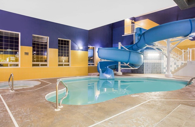 Ramada by Wyndham Red Deer Hotel and Suites