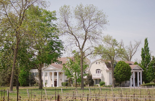 Riverbend Inn and Vineyard