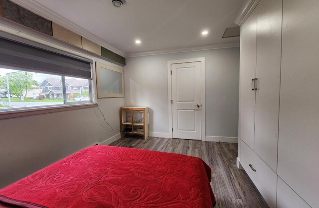 Sarla Villa Surrey 3 Bed room 2 Wash rooms