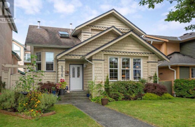 Seventh St Cottage in the Heart of Sidney BC 'Furniture & photos to follow'