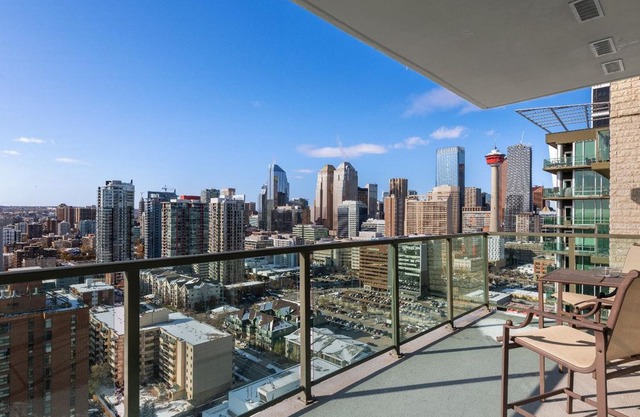 Simply Comfort. 2bd Condo 21fl 2bath Free parking
