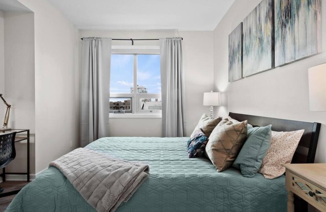 Simply Comfort. Stylish 2Bd Apt Downtown. City&Mountain View