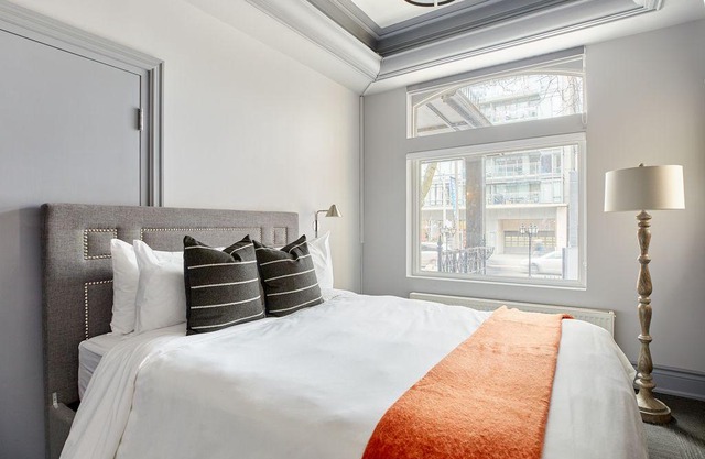 Sonder | The Wellesley | Vintage Room + Courtyard