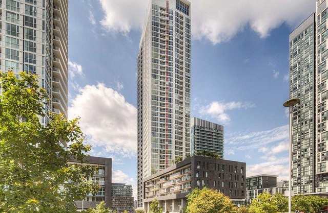Spacious 2BD Condo w/ ☆100 WALKSCORE☆ DT Toronto