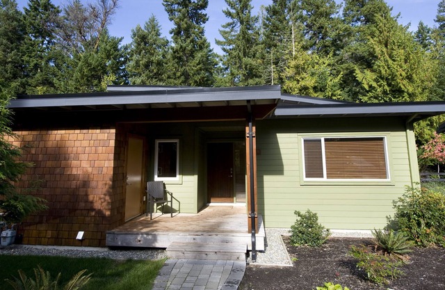 Spacious Beach House Tucked in the Forest ~ Steps to the Beach