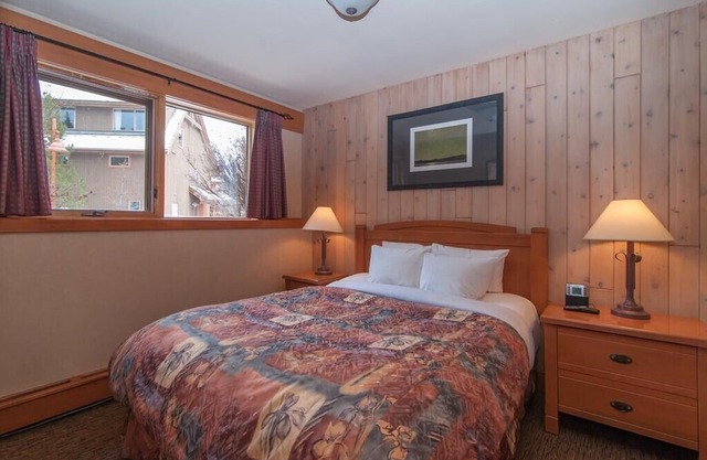 Spacious + Cozy Mountain Chalet with Loft | Hot Pools Access!