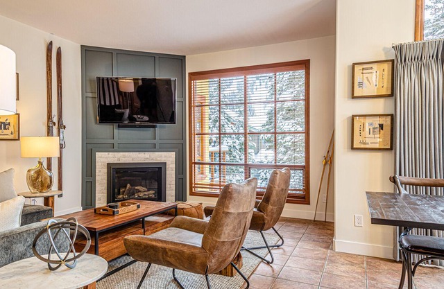 Spacious multi level 4 bedroom + den townhouse with easy access to nearby runs and lift