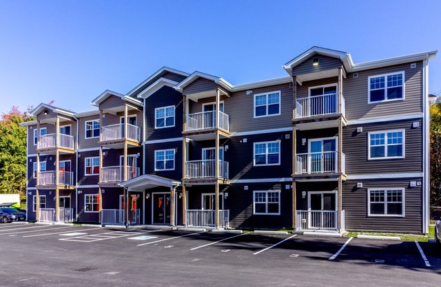 Stunning Condo, Steps from UNB & Hospital, Patio!