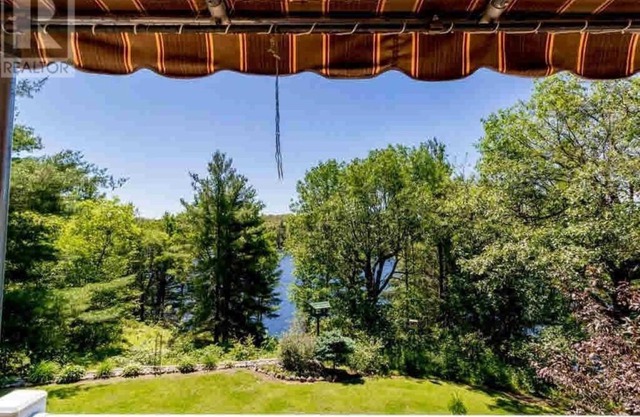 Sunny Hilltop Hideaway on the Lake