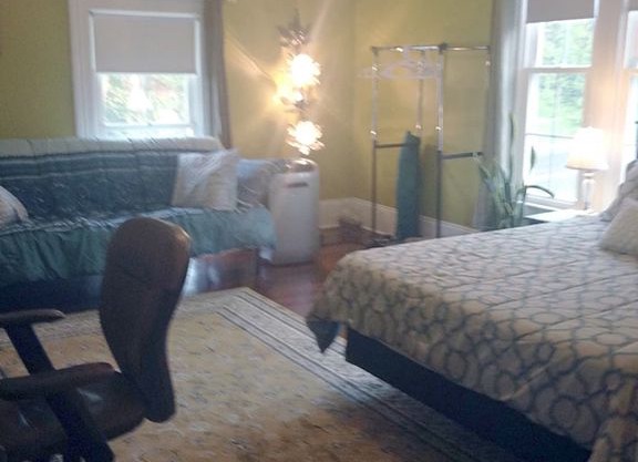 The Butter Barn Bed and Breakfast - The Green Room