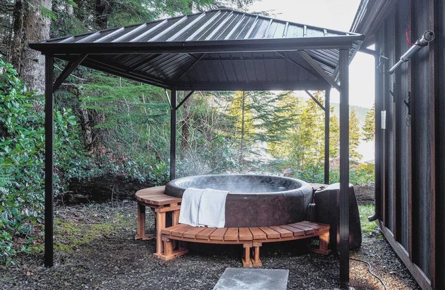 The Great Escape & Bunkhouse - Secluded with Hot Tub