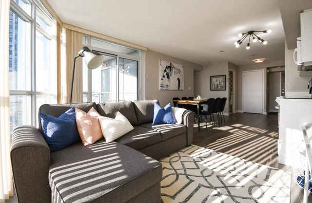 The Place To Stay! AMENTITIES + DT + PARKING