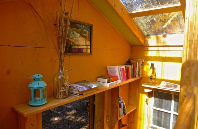 Tiny House/ Cabin, Marsh Lake, YT