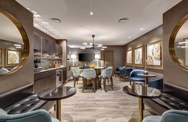 Town Inn Suites