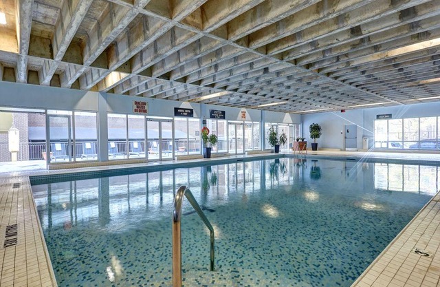 Town Inn Suites Toronto - Luxury Suite, Two Double Beds