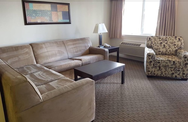 Travelodge by Wyndham Kamloops Mountview