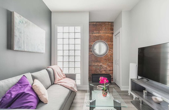 Upscale 1BR with King Bed - Boutique Apartment - PRIME Location!