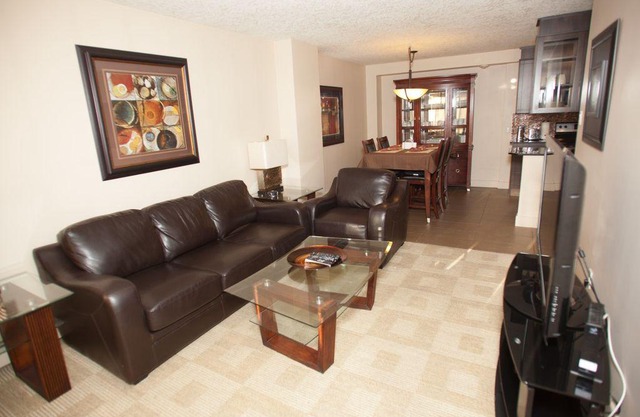 Uptown 2B02 - 2 Bedroom - Calgary, Alberta