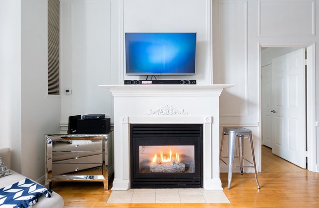 Urban Chic Downtown 2BR steps to Wellesley subway