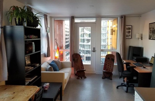 Very nice, clean and quiet double room next to downtown