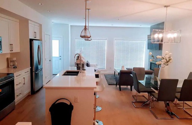 Warm and Comfy Calgary Home in Kensington