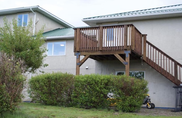 Waterton Country Villas- A & C units! Sleeps 26