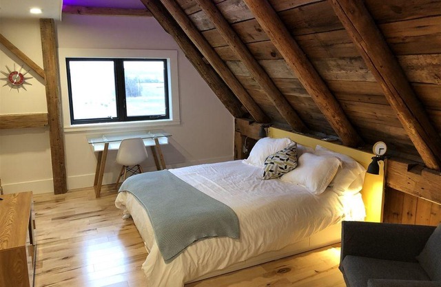 Welcome to Salisbury Barn - The Yellow Room - One of our Bed & Breakfast Rooms