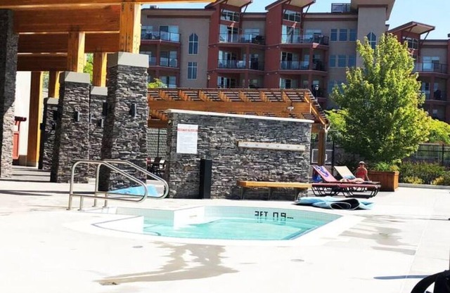 West Kelowna Paradise! Gorgeous Condo, Great Location!