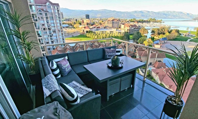 North End Apartment | #1201 Premium Executive 3 Bed Lakeview Suite