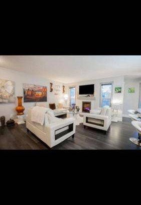 Southwest Edmonton Villa | 135 m² Villa ∙ 4 bedrooms ∙ 8 guests