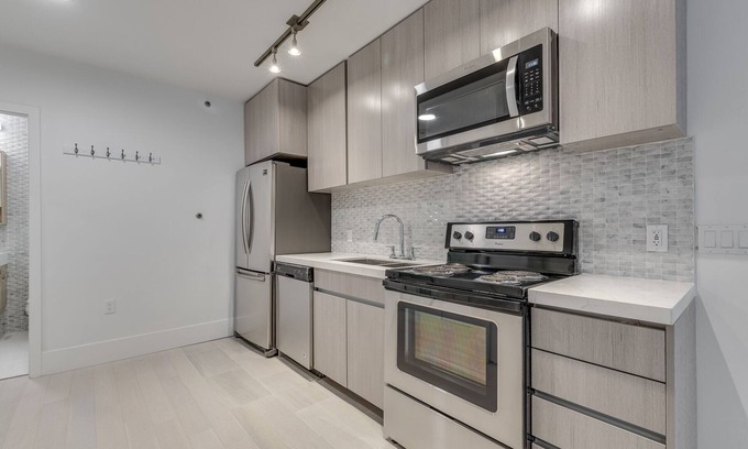 West End Apartment | 1425 Haro St - 2 Bedrooms - Downtown Vancouver