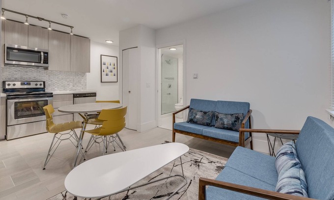West End Apartment | 1425 Haro St - 2 Bedrooms - Downtown Vancouver